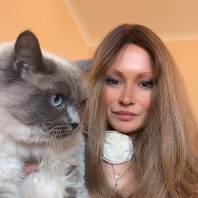 Elizabeth Radcliffe and Boots the Cat Profile