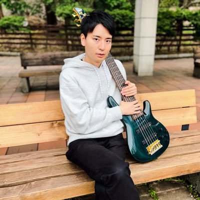 ベーシストです！ 大分県出身！！ ジャズ、フュージョン、ミュージカル🎸 共演→May J. 堂本光一 南こうせつ 中川晃教 京都市交響楽団 日本センチュリー交響楽団 宝塚歌劇団公演 ミュージカルAnnie 、Endless SHOCK等 チックコリアとジョンパティトゥッチと坂本龍一とケープハイラックスが好きです！！！