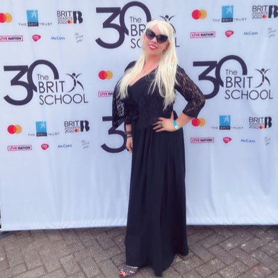 donnamariemua's profile picture. BRIT School/London Makeup School/Luvvie/EDS/Peroxide Addict/Highgate’s Resident Glamour Goth ☠️🖤☠️