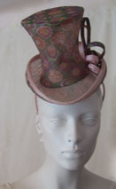 seit 1988 Modistin 
since 1988 Milliner -
        http://t.co/tXzQST4eDe
