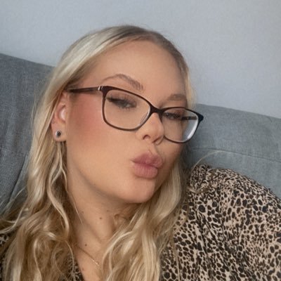 missbdjm_'s profile picture. she/her; youth mental health counsellor, stkilda tragic, psychic medium and mum to Jinga 🐱 Reny 💍