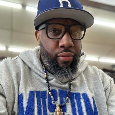 Semi Old & Washed, Fatter in Person, ANTI-G.O.P, New Jersey Native, Family, Faith, Food, 🍺 , Hip-Hop, & Politics. Knicks, Yankees, Giants, Devils ♊️ IG:GeekyB