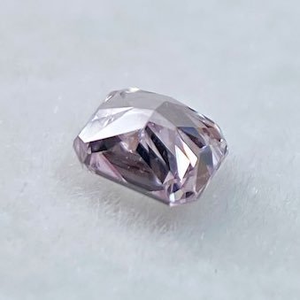 宝石と日常を呟きます💎2025は節制…?💎2023.11 JC3級取得✨️石についてあんまり種類増えませんが、持ってる子を愛でたり、とにかくTLで皆んなの石がみたい💎コランダム/パール/ダイヤ/色石好き🤍アイコンはピンクダイヤ🎀