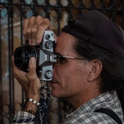 Fotógrafo
Doctor en Ciencias
Profesor Titular