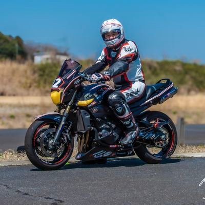 スズキのバイク大好きおじさんライダー
今日もどこかのワインディングを疾走中
バイクを楽しむ仲間を募集中です😉
車種 GSR400
カラー お手製ブラックヨシムラ
車歴 RG50Γ→RG250Γ→RGV250Γ→RG400Γ→GSR400 他