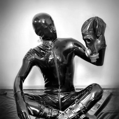 Rubber gay! Greetings, my friend, thank you for visiting my page here. Welcome to my rubber world!