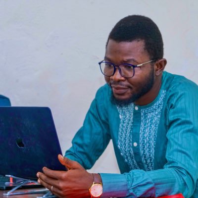 Social Média Manager @LeNdjam_Post | Journaliste avt @tchadinfos, @CFImedias | Geek addict 🧠 | #Tchad 🇹🇩 |