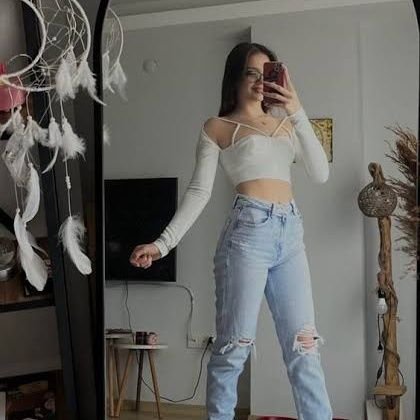 kubraaksu53's profile picture. 