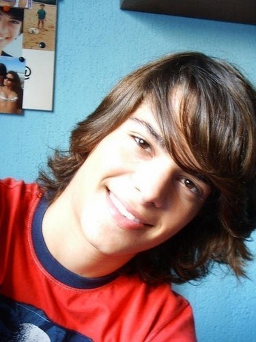 Thiago Marcelo de Freitas Solari,
Modelo  ....*_* .
E que a minha loucura seja perdoada.
Porque metade de mim é amor e a outra metade... também.