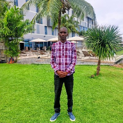 Économiste, membre du Laboratoire Interdisciplinaire de Recherche en Sciences Sociales (LIRSS) de l'Université de Bambey, Sénégal.