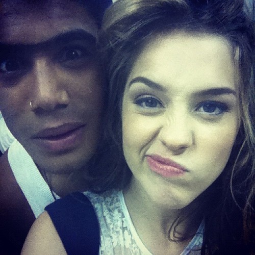 Uma menina esperta,louca por Somic,amo muito REBELDE os sonhos são muitos e tenho certeza que eu vou realiza todos eles;Desejo a mesma sorte a todos.
