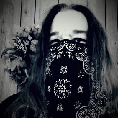 Retired punk rock singer from Texas shooting the shit about horror, punk rock, kung fu, superheroes, cat videos and all the other fun stuff. Right on.