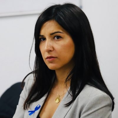 Regidora de RRHH i de Contractació a l’Ajuntament de Badalona. Advocada.