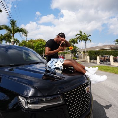 OFFICAL TWITTER OF Chris Wavvy FOR BUSINESS INQUIRIES EMAIL chriswavvybusiness@gmail.com