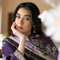 Esha Khan (@trendsmaterial) 's Twitter Profile