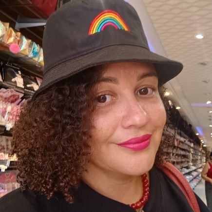 Formada pelo seminário teológico Morte ao Patriarcado, com pós em Fogo nos Racistas! #inclusão e #afirmação 🏳️‍🌈🏳️‍⚧️