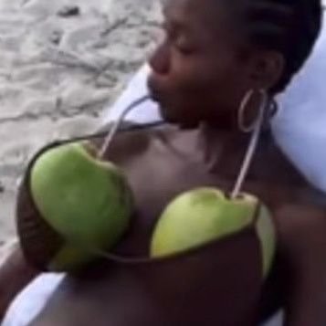 sheblooms100's profile picture. i suppose