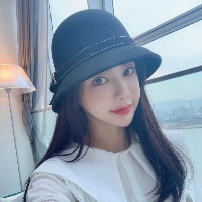 daphnesalarzon's profile picture. Master heart, need not gorgeous, but it must be strong.