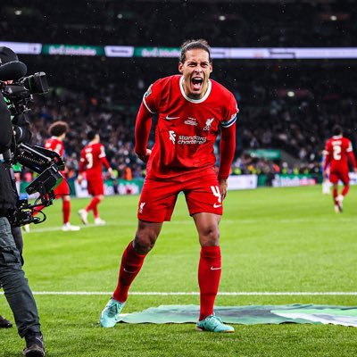 大阪 いつかイギリスに行きたい大学生 @LFC #YNWA @GAMBA_OFFICIAL ファンダイクとヌニェス推し