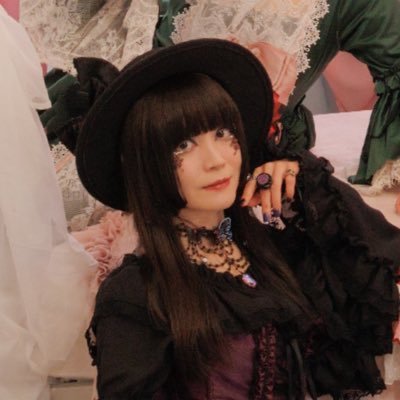 動画作ったり文章書いたりしてます🥀フルタイムワーママ🥀Wonder Tea Partyの黒い人🥀メンカラ紫🥀ハムスターが好き🥀新参馬の骨🥀Instagram→pochi_monochrome🥀お問い合わせは@WTP_lolita へ✉️