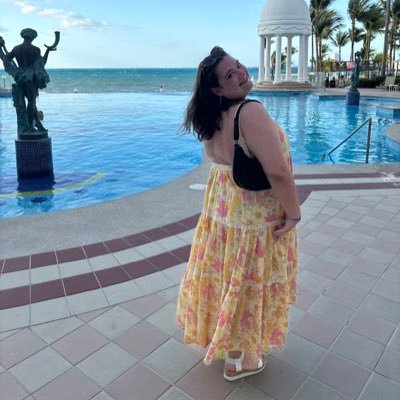 mimipeters21's profile picture. she/her