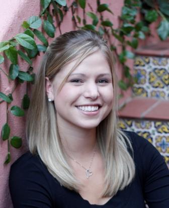 Organizer | Crafter | Lover of green things |  Journalist |