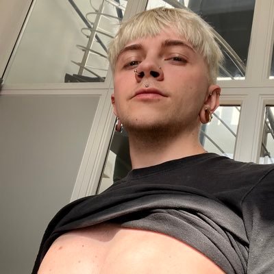 18+ | he/him | ur fav british twink bf 🇬🇧| follow me if you like piercings & uncut hung cocks