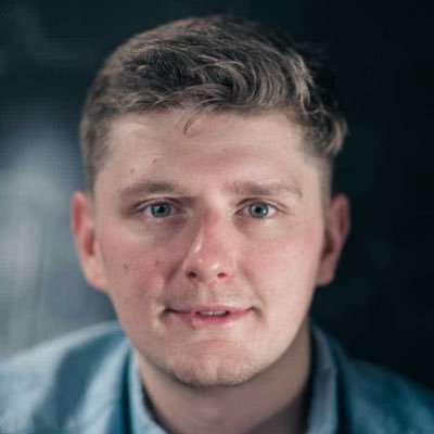 Lektor tvůrčího psaní s uvolněnou češtinou, cestovatel a snílek, který je fascinován fungováním příběhů. #kreativnizapisnik