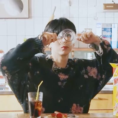 yoobonni's profile picture. 2n 대만베베 | fan account