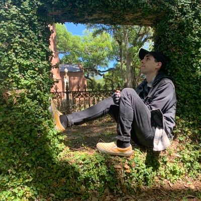 Swamp Emo™️ ⚜️💔 Debut EP Bitter South out now! 🔥
Mixed/Mastered by @freshfindspod ✨ Music/Socials: https://t.co/IuuiJvn0n2 any pronouns 💜💚💛