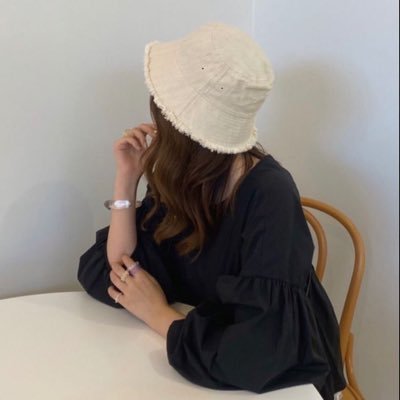 rena883819's profile picture. 