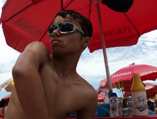 Leandro Tenho 16 anos Sou Germiniano Gordo e Feio Faço Parte da @MatineLeemon Contatos: http://t.co/lgTCOZcj3P
 Oi 8092-3724