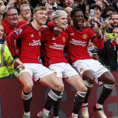 FIFA Mobileでユナイテッドスカッドを作ってます。赤いチームを応援してます。🏴󠁧󠁢󠁥󠁮󠁧󠁿#ManchesterUnited 🇯🇵#浦和レッズ