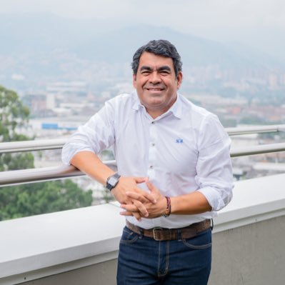 Papá, ingeniero, ciudadano Exdirector de la EDU - Metroplús y Planeación Municipal - Escaleras eléctricas de la Comuna 13 #ManosPorMedellín