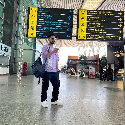 proton380's profile picture. Aspiring pilot stuck in a desk job 😢