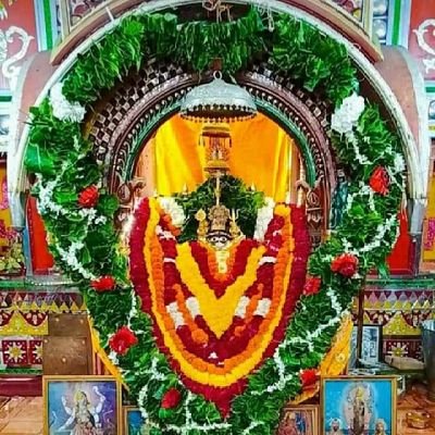 नाभिषेको न संस्कारः सिंहस्य क्रियते मृगैः ।विक्रमार्जितराजस्य स्वयमेव मृगेन्द्रता ।।