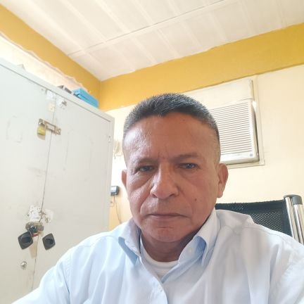 Católico, fiel seguidor de Jesucristo: Amante de la práctica solidaria del servicio social y de creyente en la eficiencia económica como base de progreso.