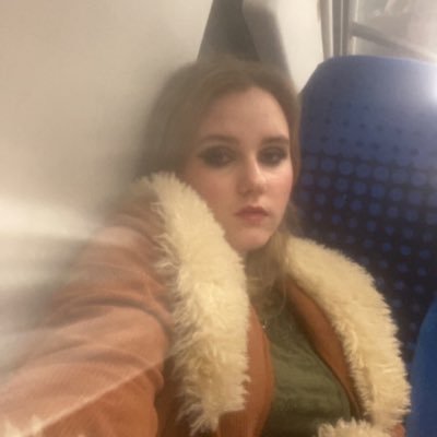 cara330's profile picture. freelance music journalist based in Manchester @thelivechord on instagram