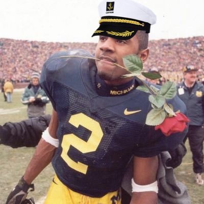 A cable TV broadcaster compared me to Desmond Howard twice.
Michigan Wolverines. Vasectomy Survivor.
Boat shoes are life. #GoBlue #PizzaTwitter
yt