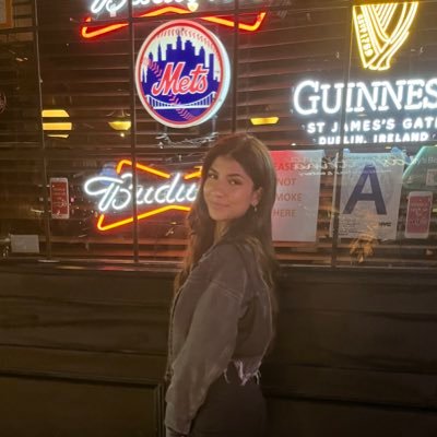 sadiaintshit's profile picture. 