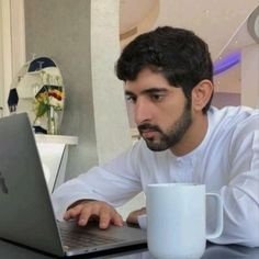 HMaktoun71184's profile picture. كل صورة لها قصة وكل قصة لها لحظة يجب أن أشاركها معك، نحن جميعًا واحد.