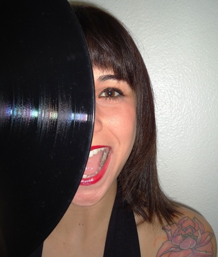 Stelavistababy's profile picture. Rock, arte, cotidiano banal e futilidades divertidas baseadas em fatos reais.