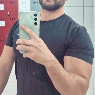 Lebanese guy here in beirut Versatile , im 175cm / 70kg / big cut and clean Looking to have some fun with hot guys and men with big tools 👍🏼