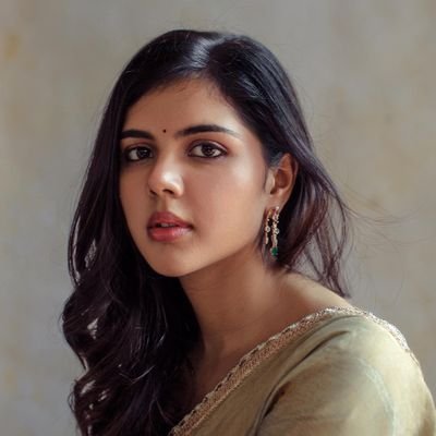 An Official Trend page of our beloved @KalyaniPriyan ❤️.Stay tune here for official Trend updates. #SeshamMikeilFathima 👩‍🎤