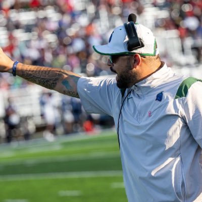 @UWFFOOTBALL D-Line coach/Recruiting Coord. Former Division 1 Athlete /#JUCOPRODUCT RetiredArena FB player🏈 Masters: Ed-Leadership🎓 #Deathrow🏴‍☠️ RIP E.C