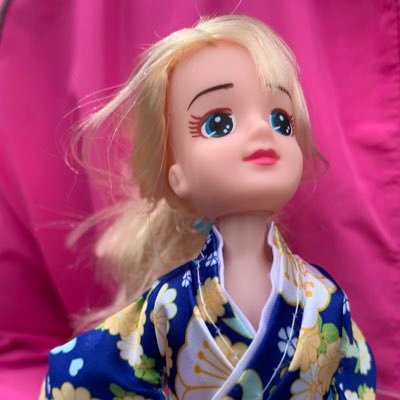 一番好きなお茶は烏龍茶。紅茶は好きじゃない。麻雀部の部長、squec、ポケサー。よくスプラトゥーンか麻雀をしている。最近生えた麻雀垢@yukiusajahn