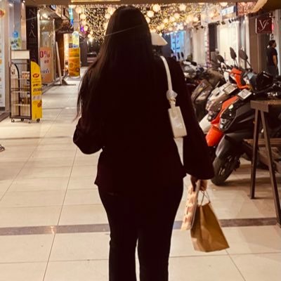 shahstuti023's profile picture. 