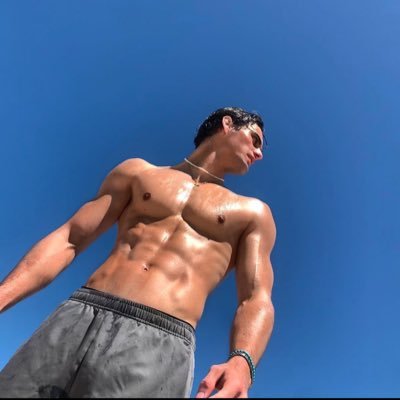 Ripped Straight Aussie King ready to take what belongs to me. Start draining those wallets 6’3 24yo @AussieCashKings 👑 https://t.co/Cn43kTiJS6