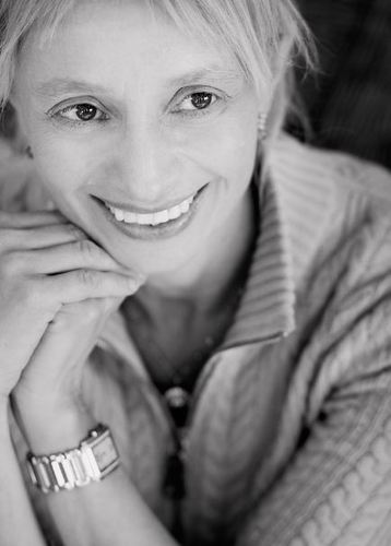 Hanna Jesionowska M.D welcomes you to Manhattan Reproductive Medicine. We are a highly succesful boutique-style IVF clinic in NYC. Reach us  (212) -794-0080