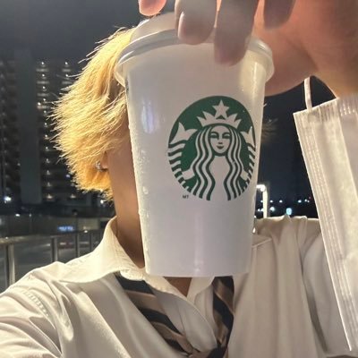 b_ta08's profile picture. 